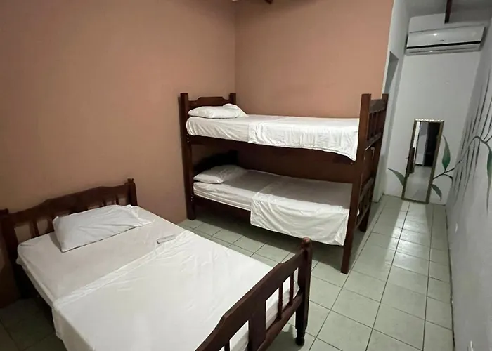 Tsunami Hostel Tamarindo