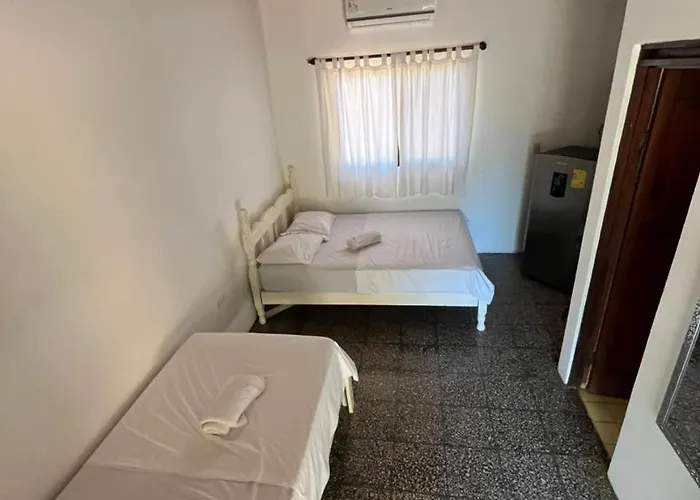 Tsunami Hostel *